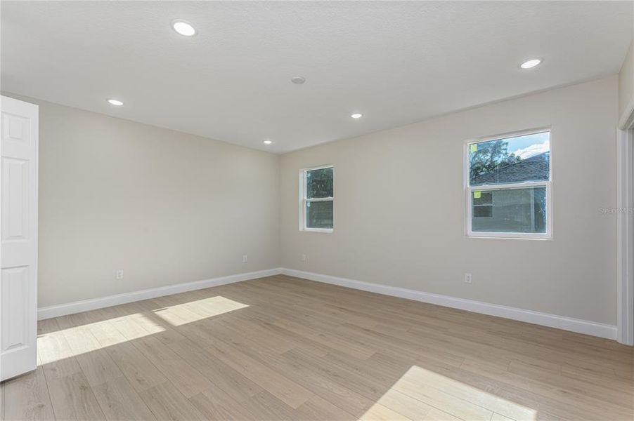 Spacious, unfurnished interior of a new home in , Deland (Image 21).