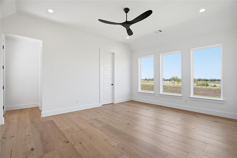 Spacious, unfurnished interior of a new home in Summit Ranch, Aledo (Image 30).