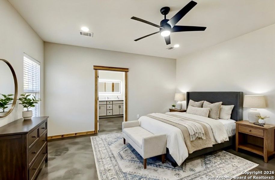 Furnished interior view inside a new home in , Bandera (Image 6).