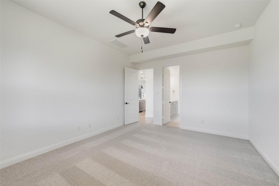 Spacious, unfurnished interior of a new home in Sienna 40', Missouri City (Image 18). Spacious, unfurnished interior of a new home in Sienna 40', Missouri City (Image 18).