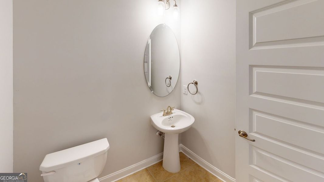 Image 31 of a home in Oakview Estates.