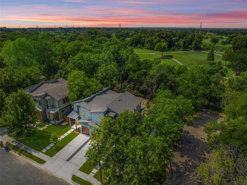 Welcome to this charming 3 bed/3 bath urban retreat nestled in the heart of central Austin.