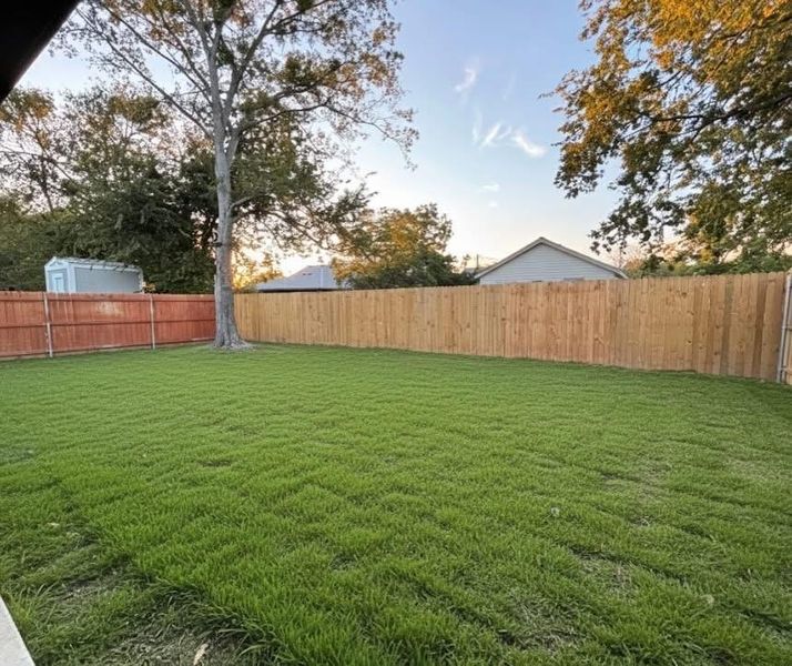 Exterior details and patio area of a home in , Corsicana (Image 4).