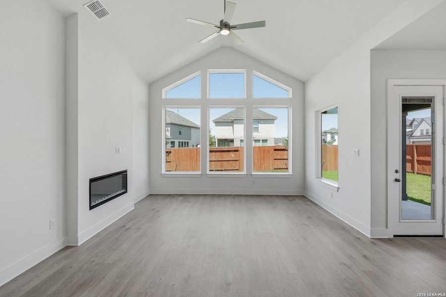 Spacious, unfurnished interior of a new home in Stillwater Ranch, San Antonio (Image 38).