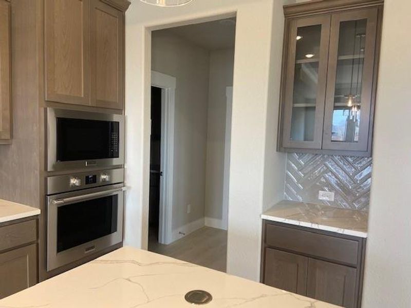 sales - 1908 Vittoria - spec - kitchen area