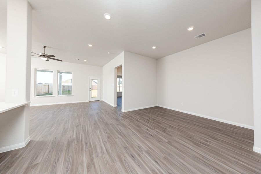 Spacious, unfurnished interior of a new home in Bluestem, Brookshire (Image 17).
