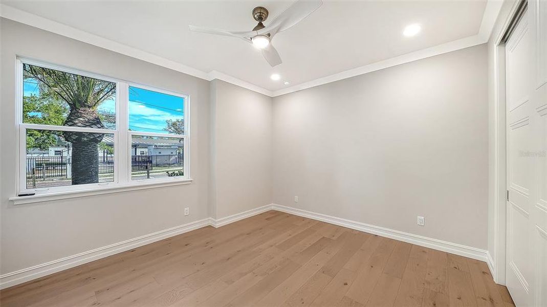 Spacious, unfurnished interior of a new home in , Sarasota (Image 49).