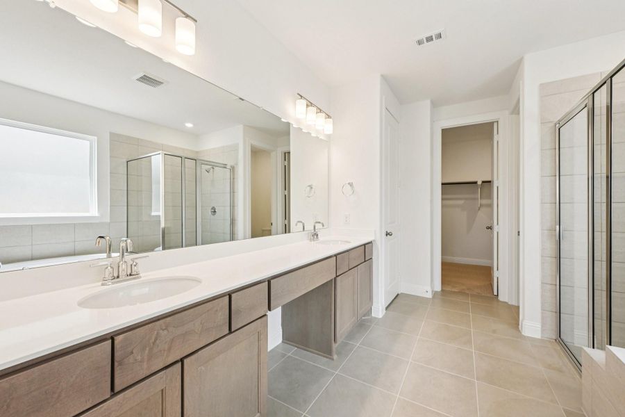 Furnished interior view inside a new home in Evergreen 55', Conroe (Image 15).