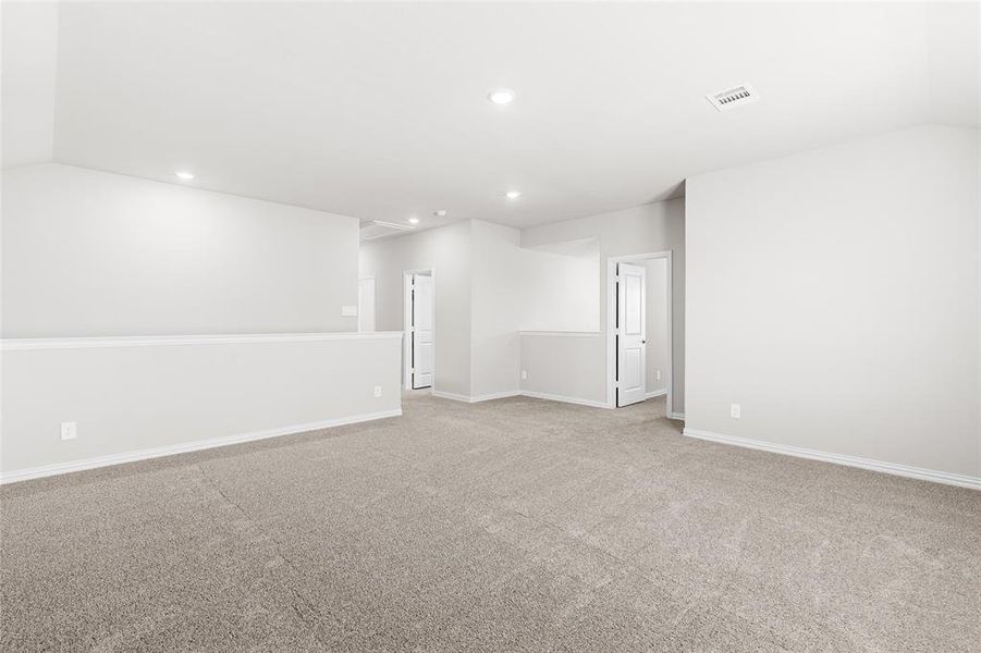 Spacious, unfurnished interior of a new home in Stratton Place, Greenville (Image 18).