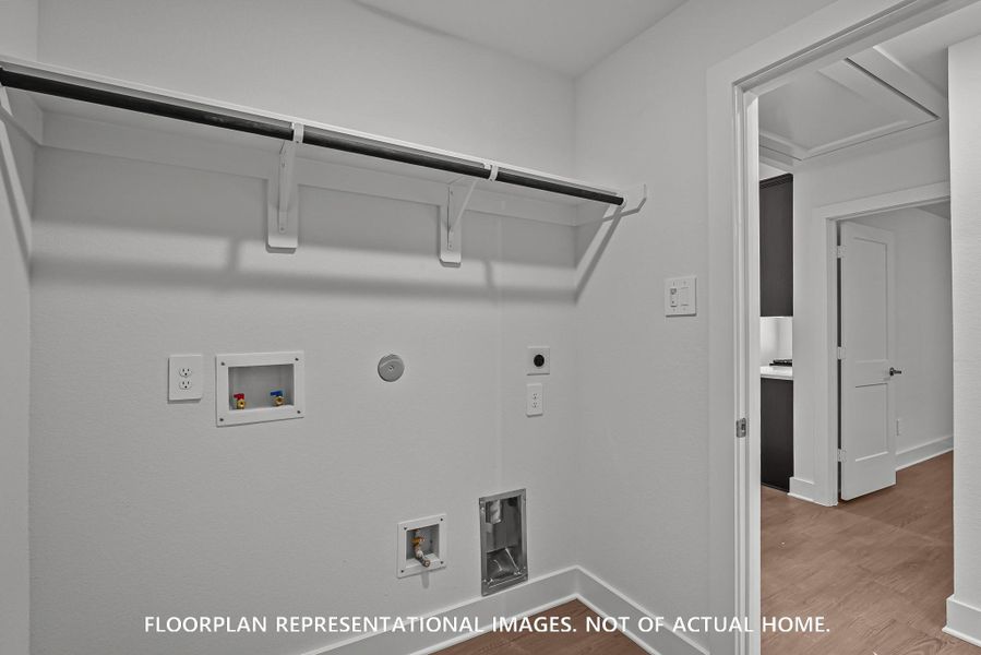 Spacious, unfurnished interior of a new home in Ambrose, La Marque (Image 23).