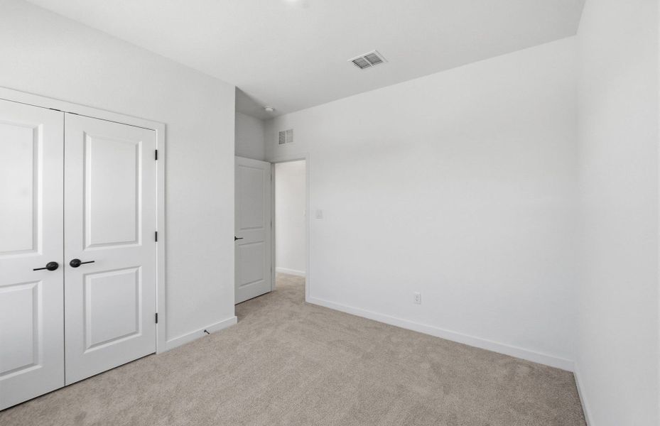 Spacious, unfurnished interior of a new home in Sunfield, Buda (Image 42).