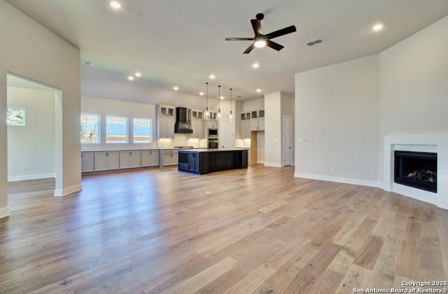 Spacious, unfurnished interior of a new home in Verandas at the Rim, San Antonio (Image 29). Spacious, unfurnished interior of a new home in Verandas at the Rim, San Antonio (Image 29).