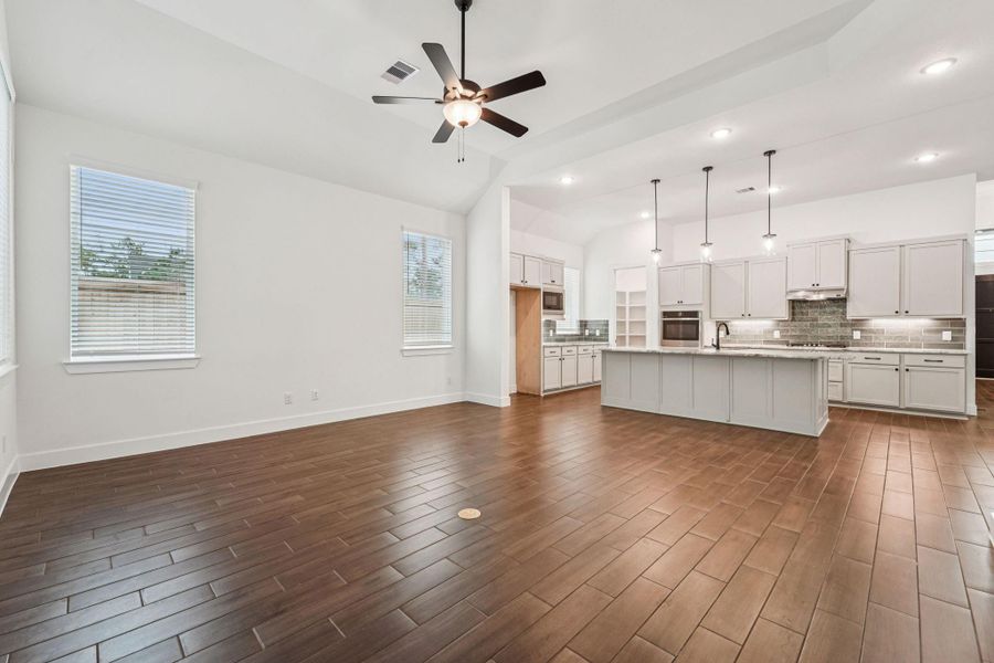 Spacious, unfurnished interior of a new home in Kresston, Montgomery (Image 17).