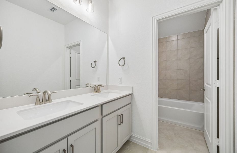 Furnished interior view inside a new home in Highland Lakes, McKinney (Image 6).
