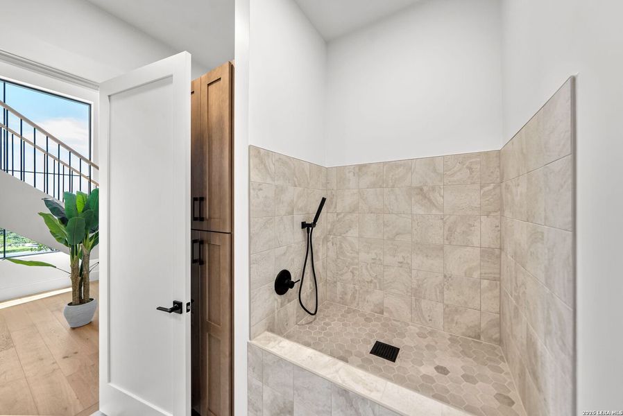 Image 84 of a home in .