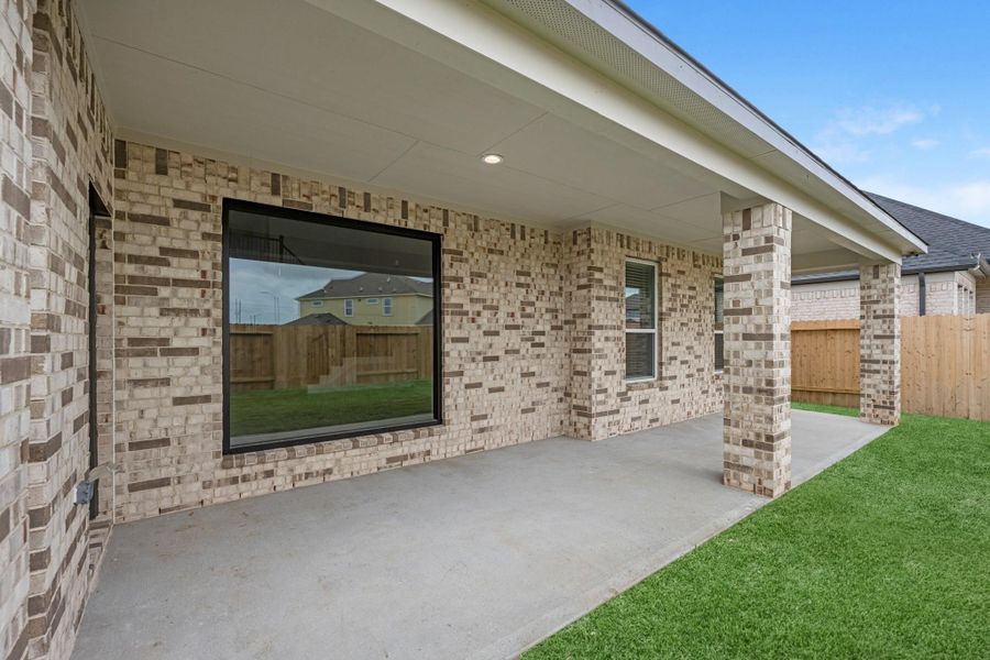 Exterior details and patio area of a home in Morton Creek Ranch, Katy (Image 3).