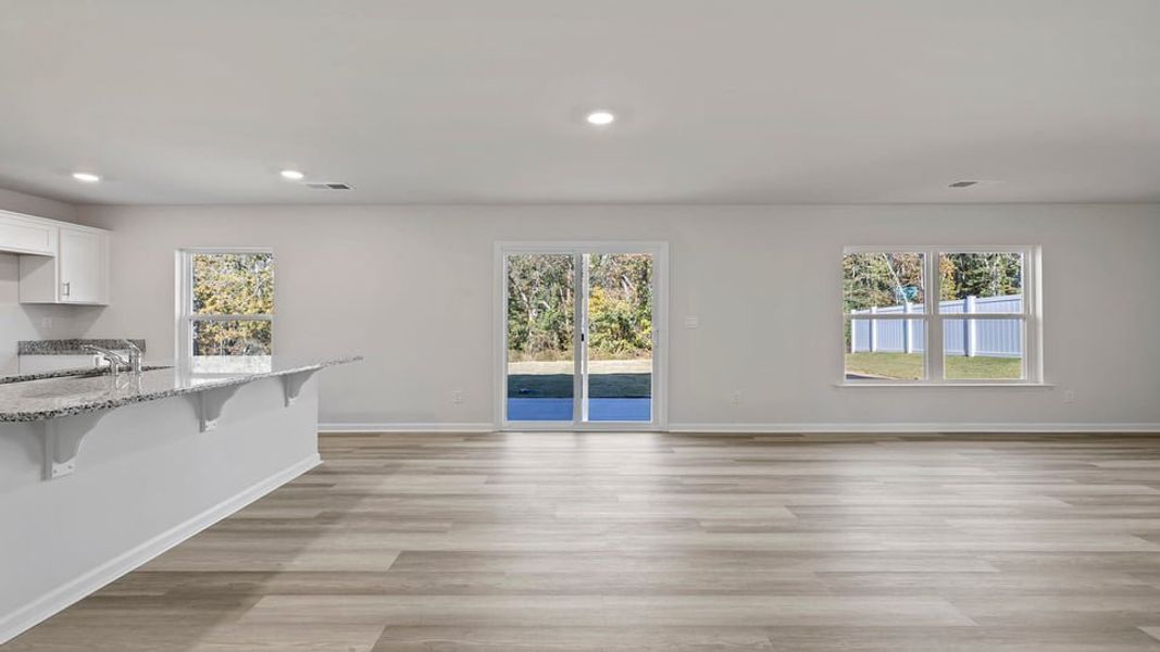 Spacious, unfurnished interior of a new home in Cedar Gap, Fountain Inn (Image 16).