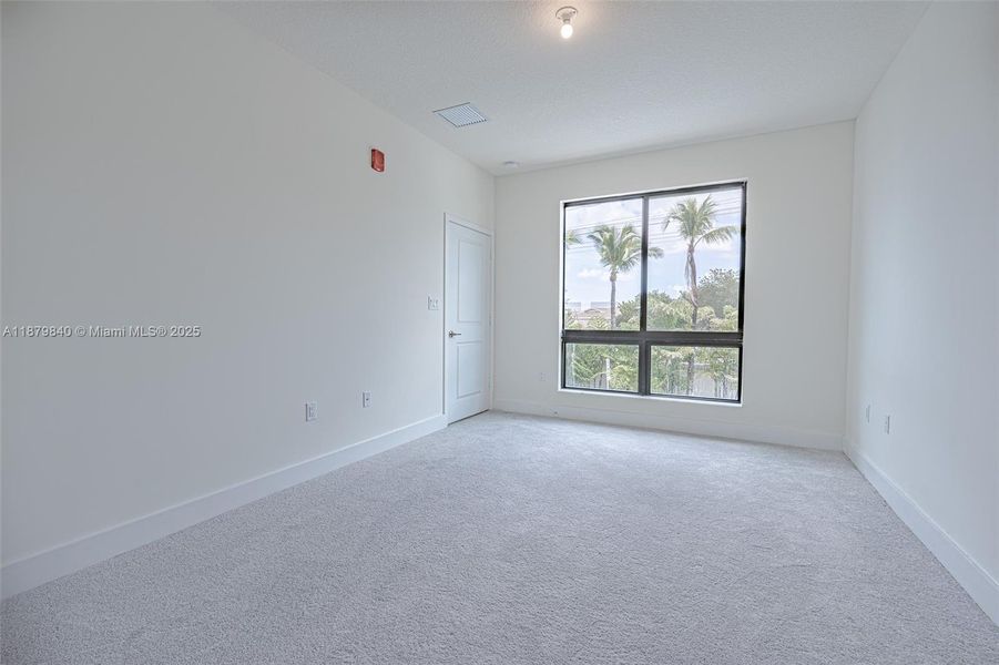 Spacious, unfurnished interior of a new home in , Doral (Image 29).
