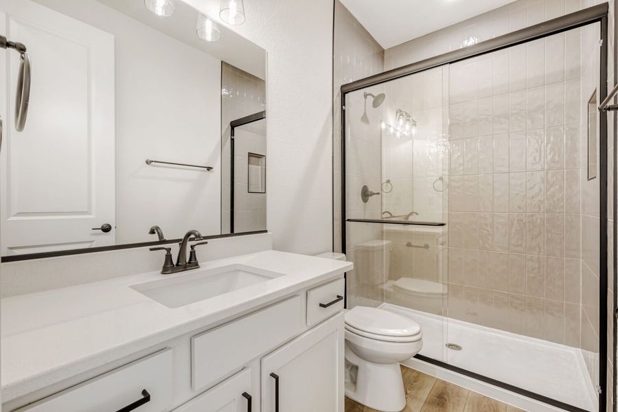 8777 San Diego - Full Bathroom