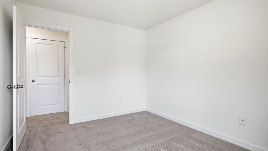 Spacious, unfurnished interior of a new home in Oak Hill, Vonore (Image 37).