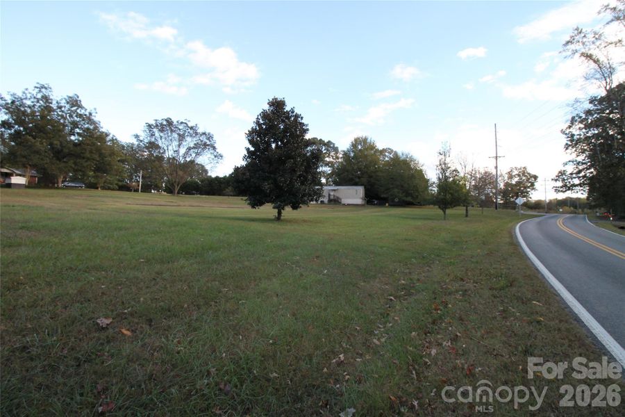 Natural landscape and outdoor views near in Gastonia (Image 4). Natural landscape and outdoor views near in Gastonia (Image 4).