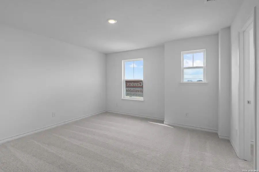 Spacious, unfurnished interior of a new home in Lily Springs, Seguin (Image 30).