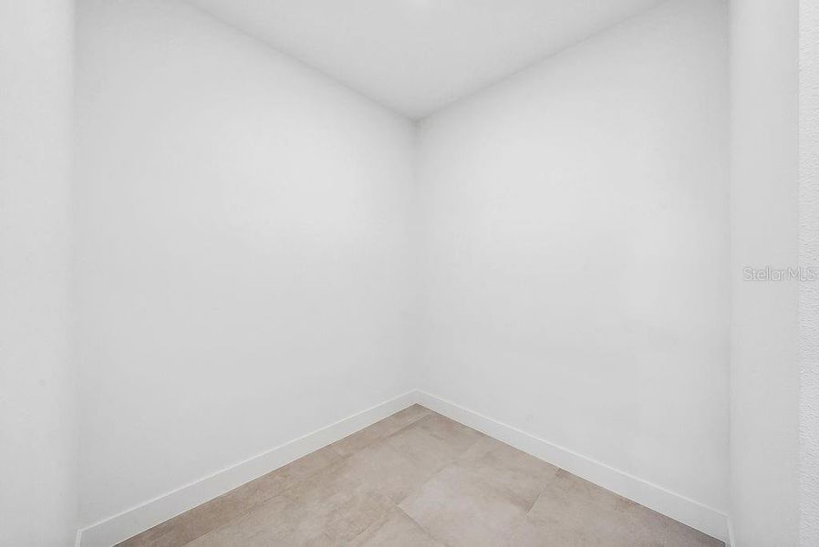 Spacious, unfurnished interior of a new home in , Ocala (Image 38).