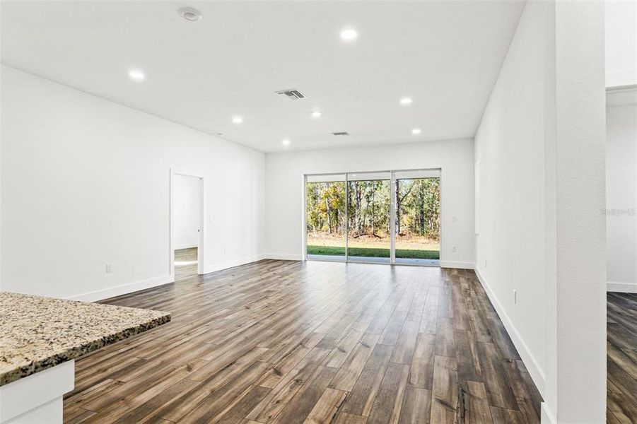 Spacious, unfurnished interior of a new home in , Weeki Wachee (Image 26).