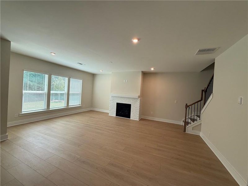 Spacious, unfurnished interior of a new home in Rose Creek, Cumming (Image 8).