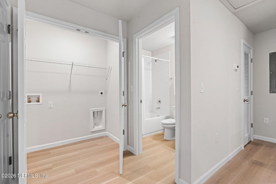 Spacious, unfurnished interior of a new home in , Jacksonville (Image 12).