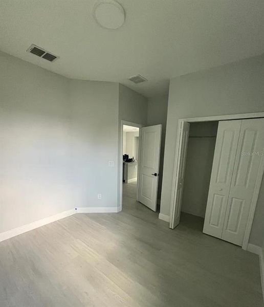 Spacious, unfurnished interior of a new home in , Sebring (Image 9).