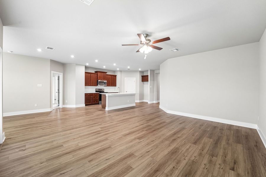 Spacious, unfurnished interior of a new home in Hartrick Ranch, Temple (Image 7). Spacious, unfurnished interior of a new home in Hartrick Ranch, Temple (Image 7).