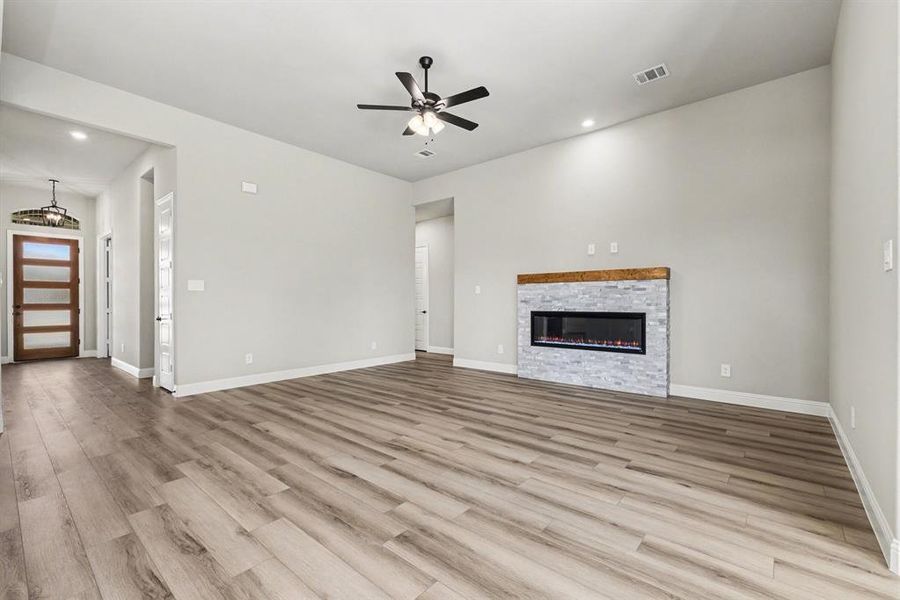 Spacious, unfurnished interior of a new home in Sagebrush Addition, Midlothian (Image 19).