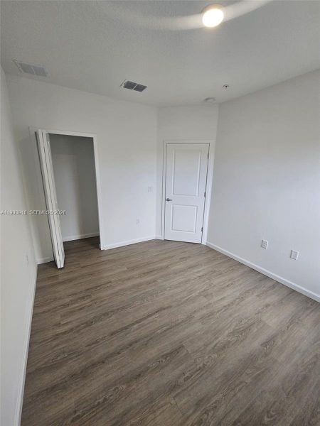 Spacious, unfurnished interior of a new home in , Orlando (Image 18).