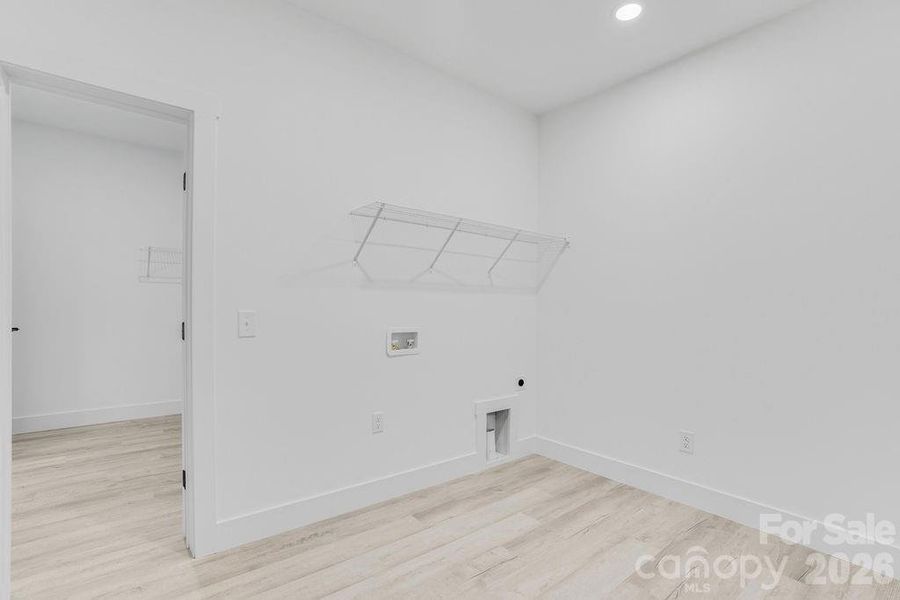 Spacious, unfurnished interior of a new home in , Dallas (Image 44).