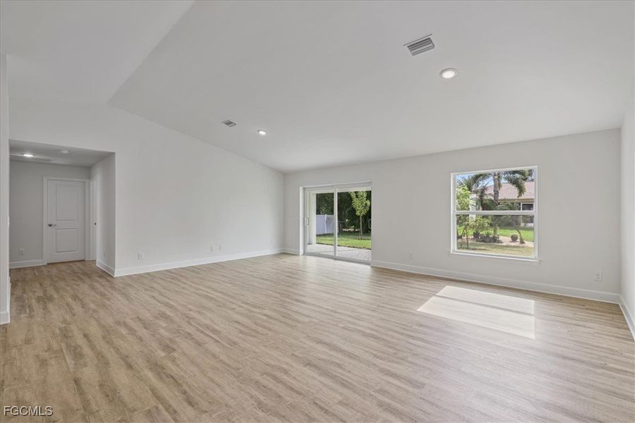 Spacious, unfurnished interior of a new home in Cape Coral, Cape Coral (Image 16).