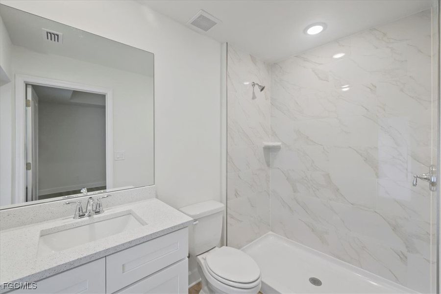 Furnished interior view inside a new home in Cape Coral, Cape Coral (Image 12).