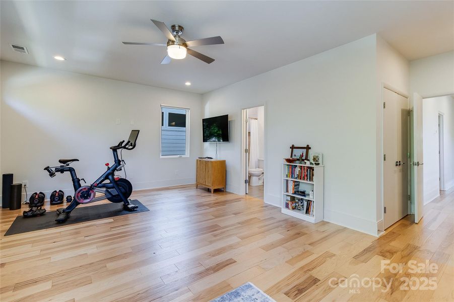 Image 33 of a home in .