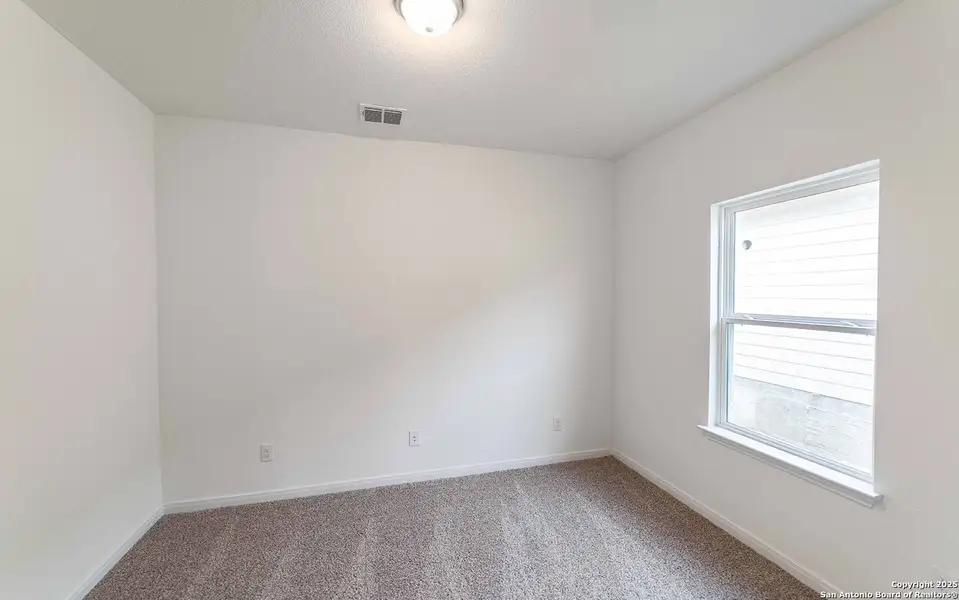 Spacious, unfurnished interior of a new home in Hunter's Ranch, San Antonio (Image 11).