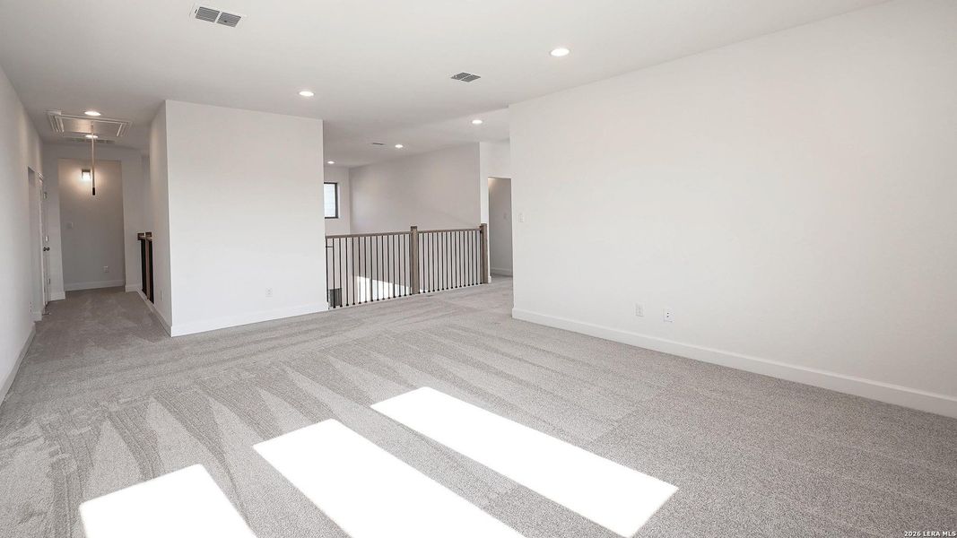 Spacious, unfurnished interior of a new home in Johnson Ranch, Bulverde (Image 16).