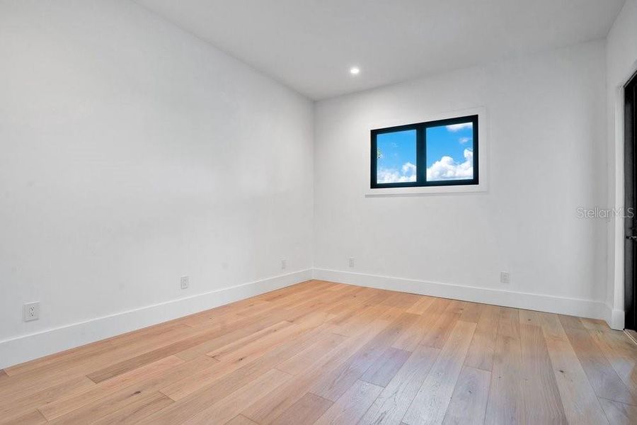Spacious, unfurnished interior of a new home in , Windermere (Image 59).