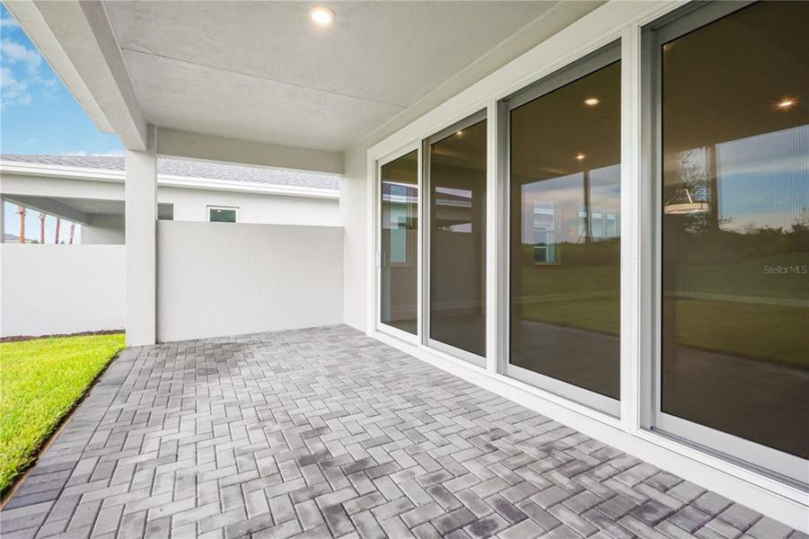 Exterior details and patio area of a home in Cresswind at Lake Harris, Tavares (Image 2).