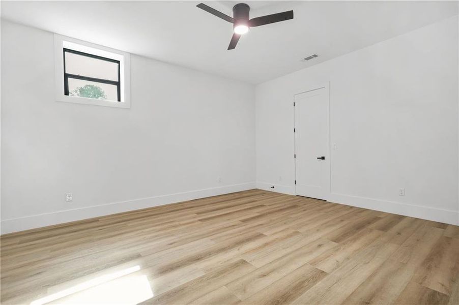 Spacious, unfurnished interior of a new home in , Atlanta (Image 36).