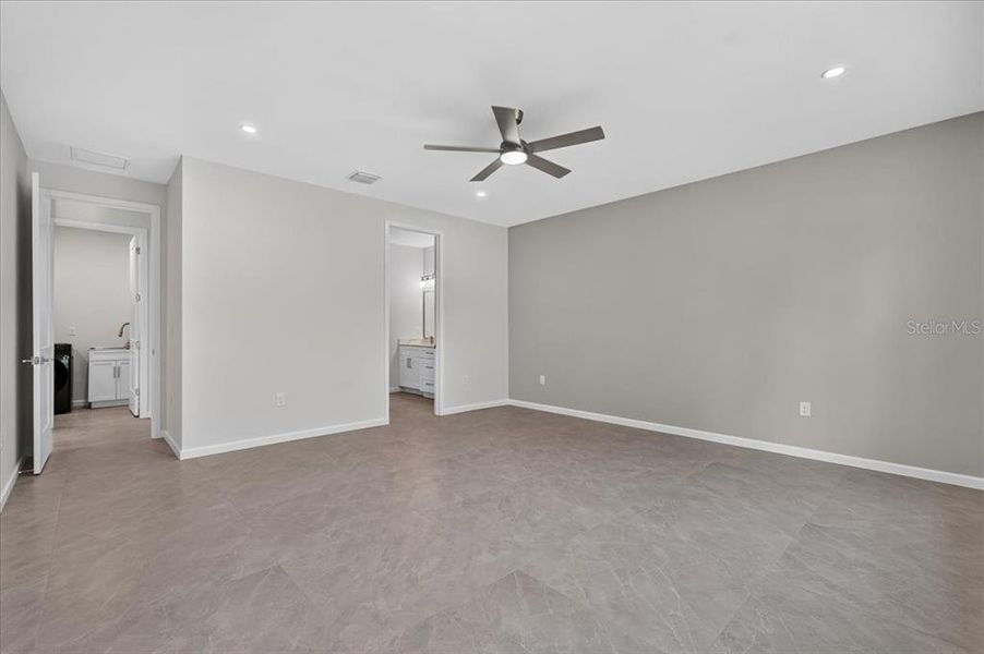 Spacious, unfurnished interior of a new home in , Seminole (Image 24).
