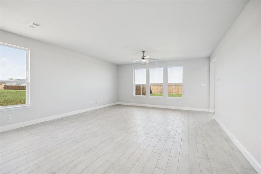 Spacious, unfurnished interior of a new home in Santorini, Seagoville (Image 12).
