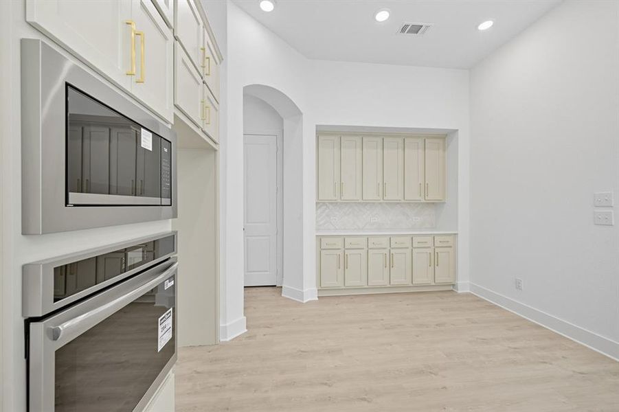 Spacious, unfurnished interior of a new home in Gateway Village - The Reserve: 45ft. lots, Denison (Image 15). Spacious, unfurnished interior of a new home in Gateway Village - The Reserve: 45ft. lots, Denison (Image 15).