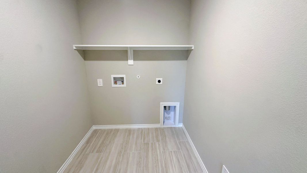 Spacious, unfurnished interior of a new home in Sunnycreek, Fort Worth (Image 16).