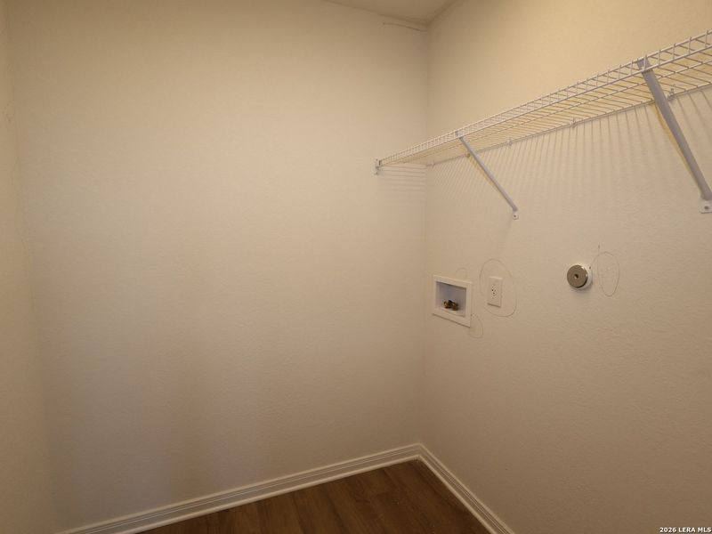 Spacious, unfurnished interior of a new home in Hunters Ranch, San Antonio (Image 19).