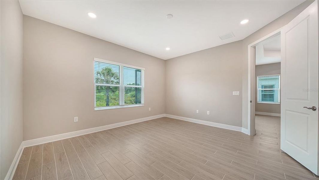Spacious, unfurnished interior of a new home in Windward, Lakewood Ranch (Image 15).