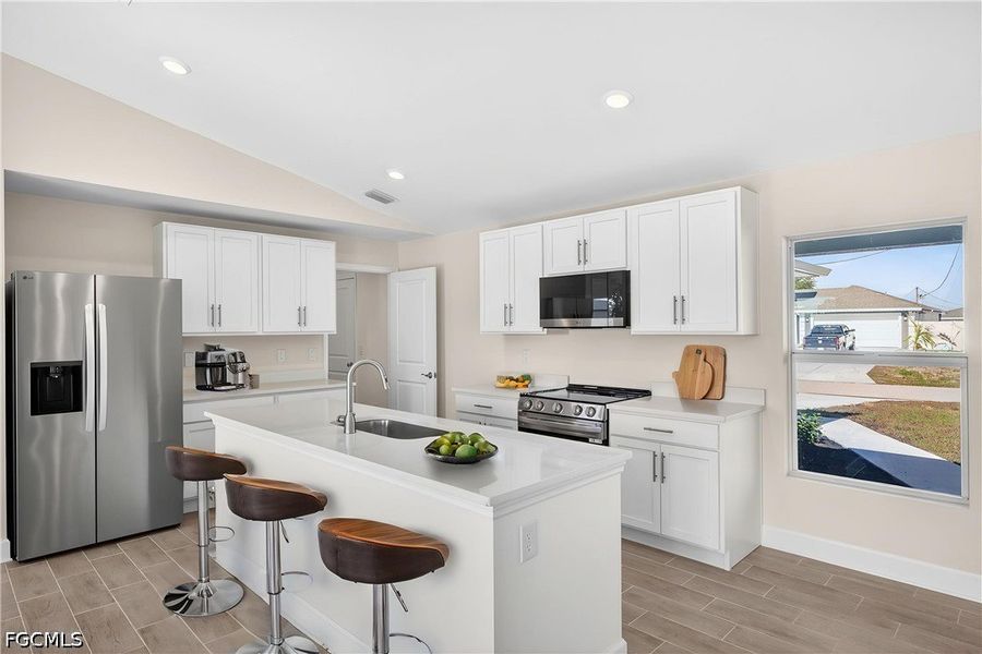 Furnished interior view inside a new home in Cape Coral, Cape Coral (Image 5).